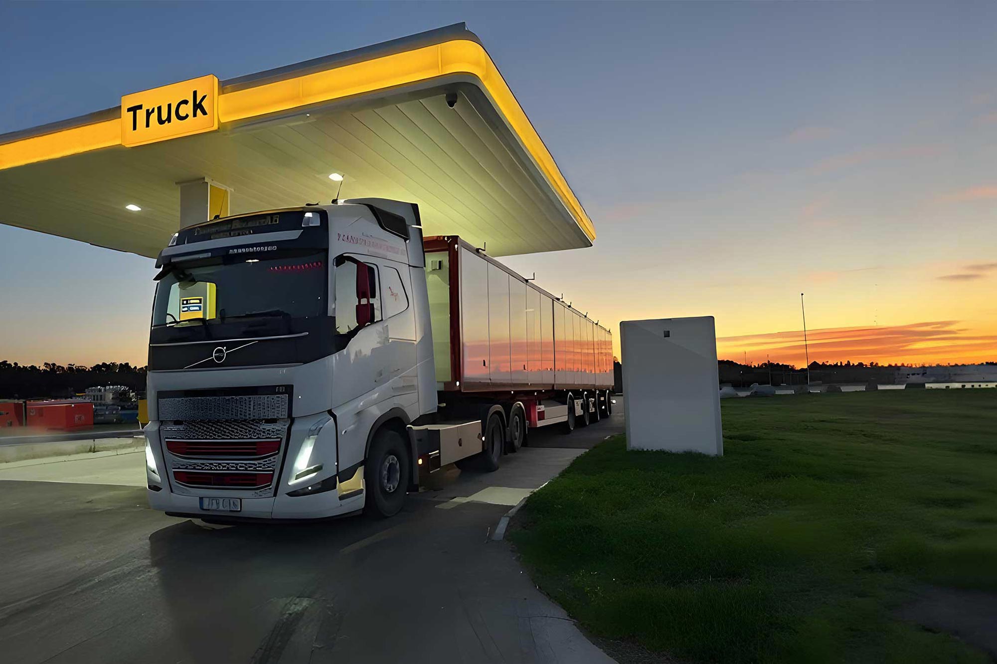 En närbild på en lastbil vid en mack